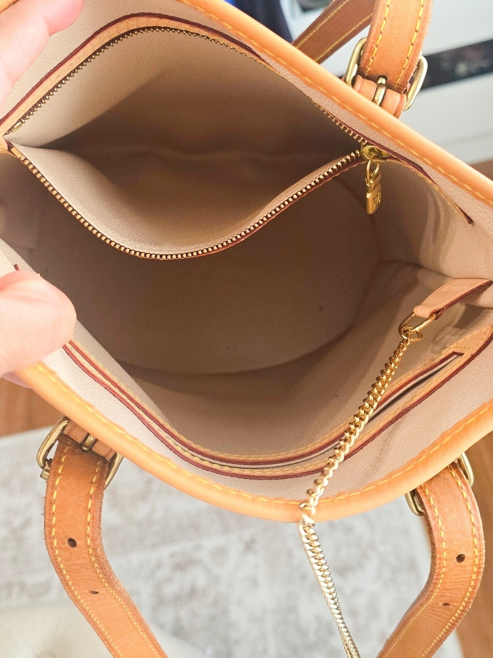 Louis Vuitton Monogram Canvas Bucket Tote with Vachetta Trim - Picture 12 of 17